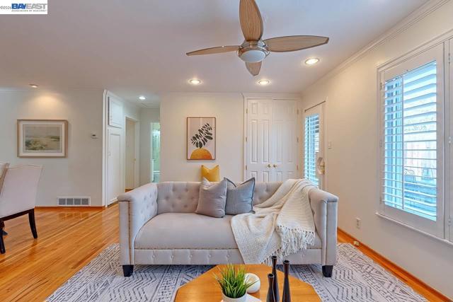 1515 Miramonte Ave, Mountain View CA: https://media.crmls.org/mediaz/57d55294-ec09-4467-8897-91c7bba205ff.jpg