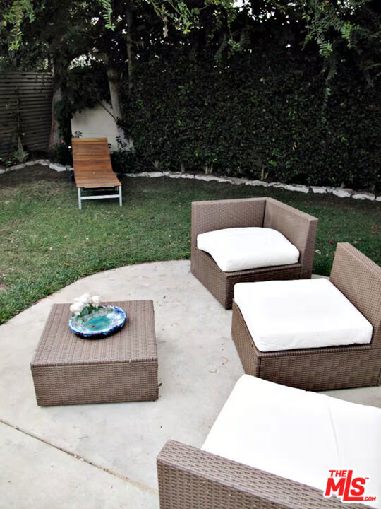 4125 Huron Avenue, Culver City CA: https://media.crmls.org/mediaz/57d5883f-eaec-4a37-9318-f233cf3ec208.jpg