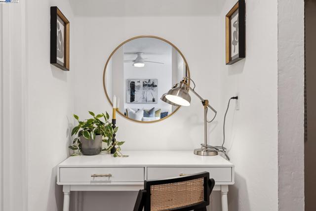 3109 La Campania, Alameda CA: https://media.crmls.org/mediaz/57d5ad19-8877-401f-9660-2caadb1e9204.jpg