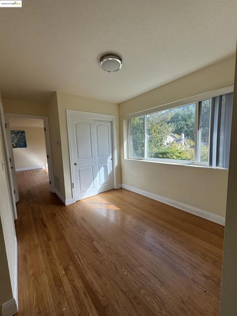 8 Juniper Way, Moraga CA: https://media.crmls.org/mediaz/57d5d5c4-7a75-430e-835c-34cae60c4c92.jpg