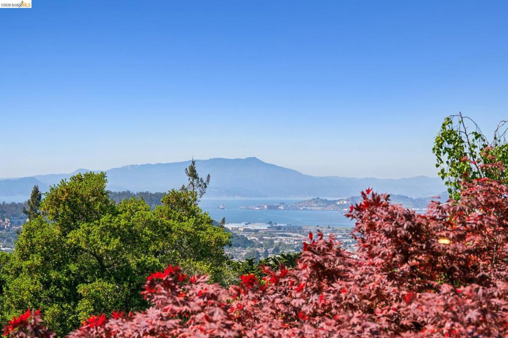 https://media.crmls.org/mediaz/57d5dce3-f0ee-46a0-ba76-d706f7c202be.jpg?preset=X-Large