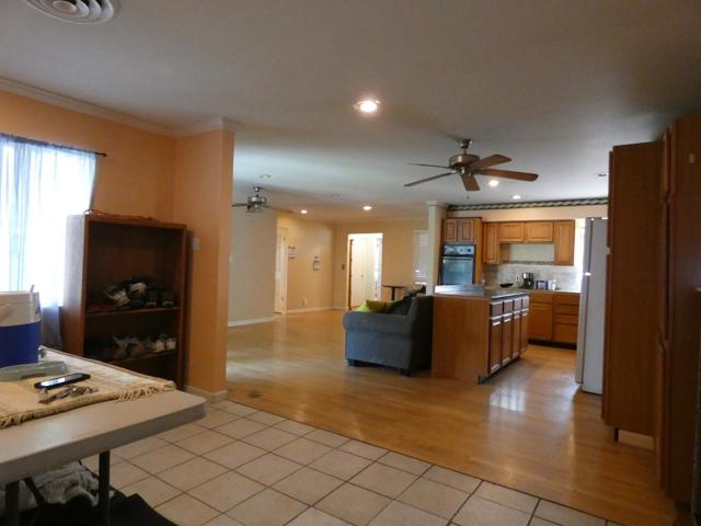 2674 Marguerite Street, Dos Palos CA: https://media.crmls.org/mediaz/57d623ec-87c9-4c14-a385-fdcf26ac7456.jpg
