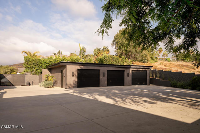 821 Emerson Street, Thousand Oaks CA: https://media.crmls.org/mediaz/57d643ea-9c45-405b-914b-3b341f96d581.jpg