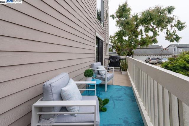 402 Laurel, Half Moon Bay, California 94019, 2 Bedrooms Bedrooms, ,2 BathroomsBathrooms,Condominium,For Sale,Laurel,41067718