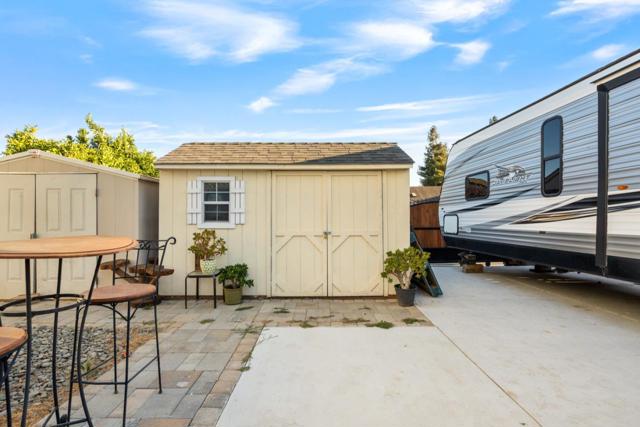 1090 Los Altos Drive, Hollister CA: https://media.crmls.org/mediaz/57d6a096-96c6-458c-8a66-8ee5baa29eaa.jpg