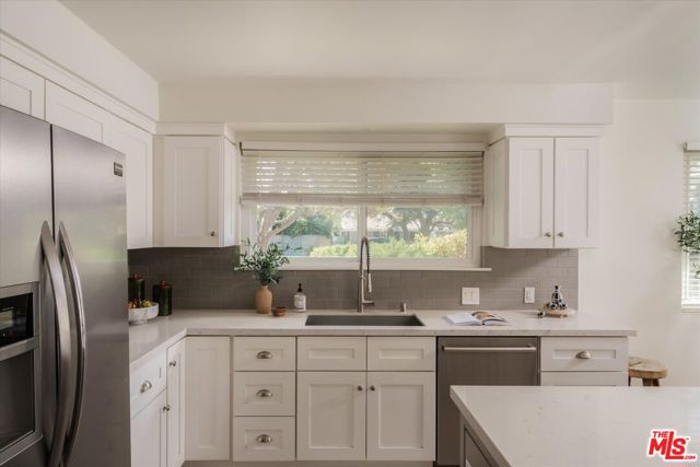 14141 Killion Street photo 8