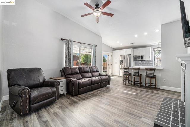 80 Mandeville Ct, Oakley CA: https://media.crmls.org/mediaz/57d74c38-ad55-47e5-ae47-44e4cfc68548.jpg