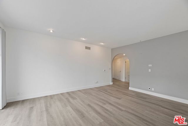 1136 S Shenandoah Street, Los Angeles CA: https://media.crmls.org/mediaz/57d7c433-ba7c-478f-af15-a3b99c9202b0.jpg