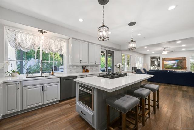 3140 Willow Creek Pl, Escondido CA: https://media.crmls.org/mediaz/57d7e60b-2b39-4753-b573-7885fcafacdd.jpg