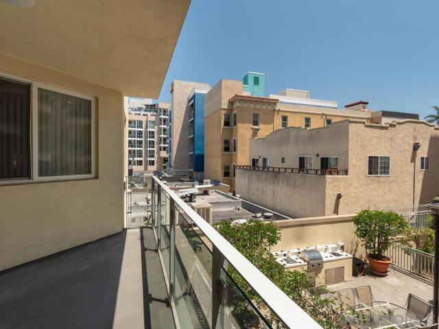 1601 India St, San Diego CA: https://media.crmls.org/mediaz/57d7e7d4-d5a8-420e-9c62-68edc140efff.jpg