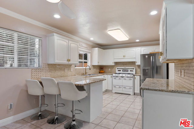 5183 Obama Boulevard, Los Angeles CA: https://media.crmls.org/mediaz/57d879b8-bb9f-449a-8c7e-771b77f27a14.jpg