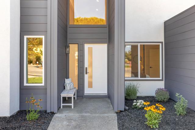 559 Marlin Court, Redwood City CA: https://media.crmls.org/mediaz/57d8f91b-bfd6-4b8a-b6e2-ca7b52fee771.jpg