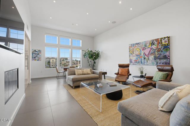 1572 Seabridge Lane, Oxnard CA: https://media.crmls.org/mediaz/57d90072-3552-4977-9f4f-98411e3f94d8.jpg