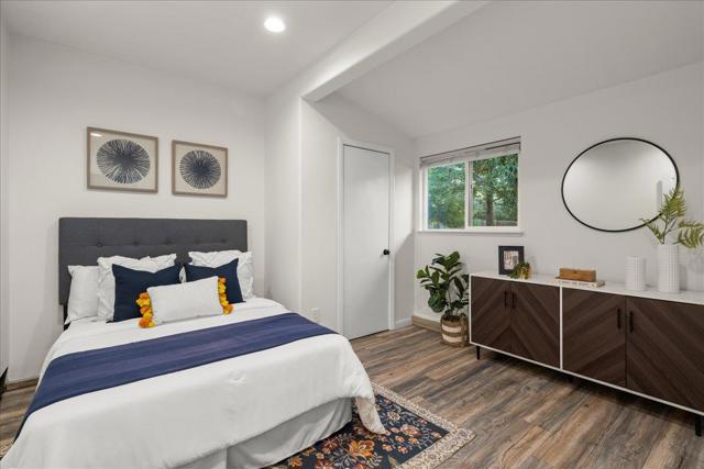 12272 Windsor Court, Los Altos Hills CA: https://media.crmls.org/mediaz/57d9b45e-14c3-490e-8e07-bc636ad330c3.jpg