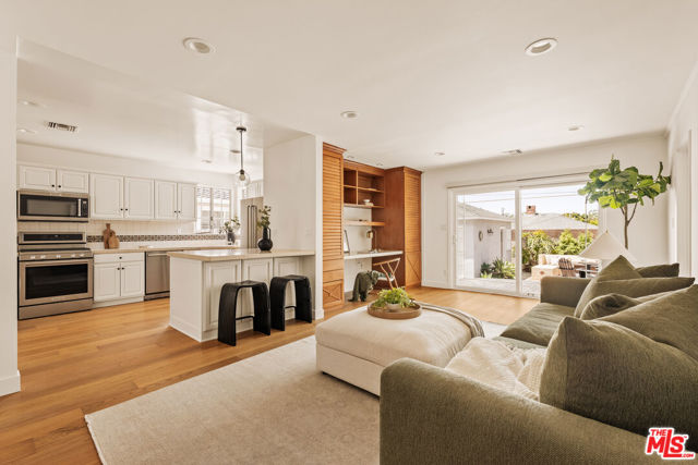 7737 Denrock Avenue, Los Angeles CA: https://media.crmls.org/mediaz/57d9d8cc-1847-49e9-ae16-b59e599b4c50.jpg