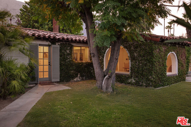 1907 S Mesa Drive, Palm Springs CA: https://media.crmls.org/mediaz/57d9f4d1-fa16-4783-ad97-28a6c1658467.jpg