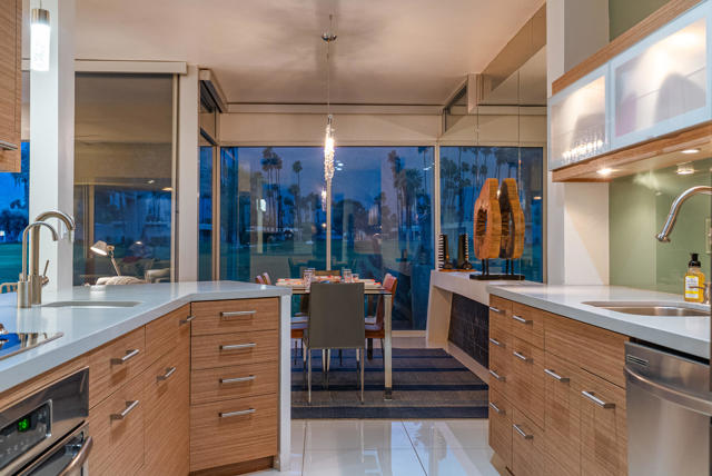 26 Lakeview Circle, Palm Springs CA: https://media.crmls.org/mediaz/57da87d9-edf6-43a6-84f3-8be5e6fe2f9d.jpg