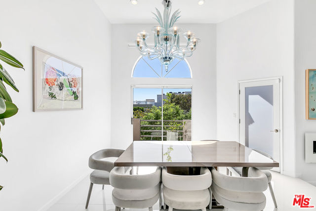 840 N Croft Avenue, Los Angeles CA: https://media.crmls.org/mediaz/57da9d9d-e836-4f96-b72b-5d6165b9e58e.jpg