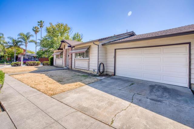 5381 Carryback Avenue, San Jose CA: https://media.crmls.org/mediaz/57dae450-2802-40aa-8919-701751d859e2.jpg