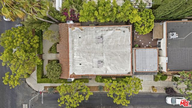 951 N Martel Avenue, Los Angeles CA: https://media.crmls.org/mediaz/57dafae3-6855-4ffe-a8a2-8a098bcab840.jpg