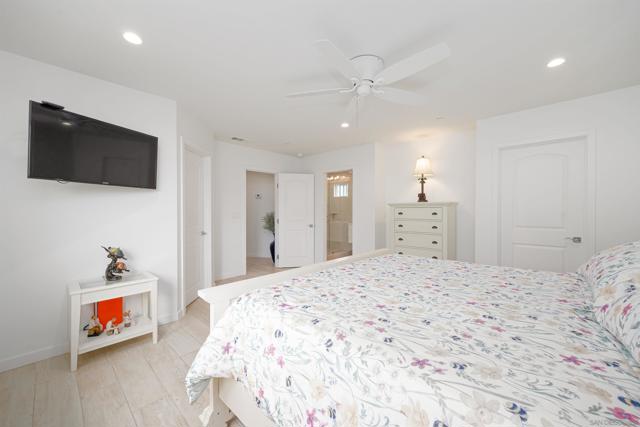 1215 17 Grand Ave, San Diego CA: https://media.crmls.org/mediaz/57db42e5-216d-41cc-9a73-f5fb86bc9b78.jpg