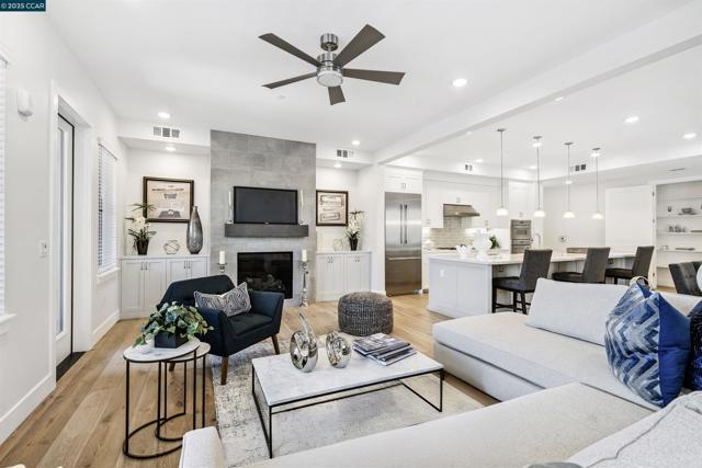 20 Woodbury Highlands Court, Lafayette CA: https://media.crmls.org/mediaz/57db7828-75c5-4be5-ae80-e67929be02bd.jpg
