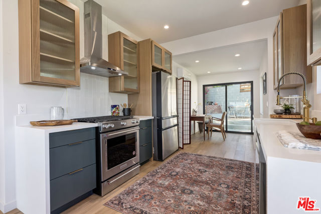 3404 Glenalbyn Drive, Los Angeles CA: https://media.crmls.org/mediaz/57db9f12-84fb-4c9b-8c5a-0173633c14e4.jpg