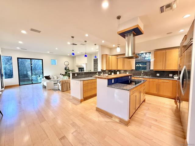3566 Albatross St, San Diego CA: https://media.crmls.org/mediaz/57dbe6a5-b5f4-4a50-bd5e-b61e5a07d8ce.jpg