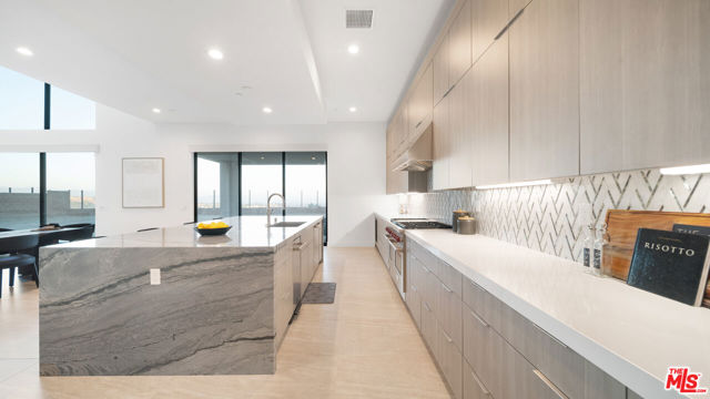 11782 N Hillsborough Lane, Porter Ranch CA: https://media.crmls.org/mediaz/57dc282d-3ae6-431a-a26a-add16b51ddba.jpg
