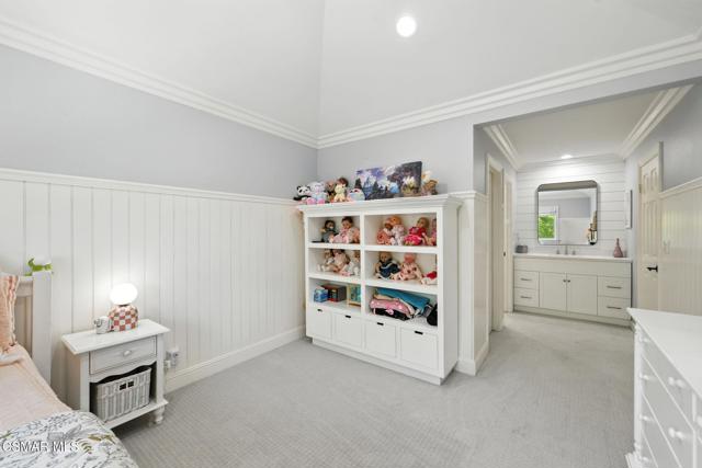 3225 Bear Creek Drive, Newbury Park CA: https://media.crmls.org/mediaz/57dc6b78-3579-4959-bd48-ebaf3c609831.jpg
