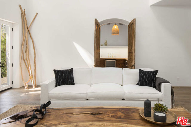 27405 Pacific Coast Highway, Malibu CA: https://media.crmls.org/mediaz/57dc74e8-28b9-4e95-b9e9-ab31dd6f1c19.jpg