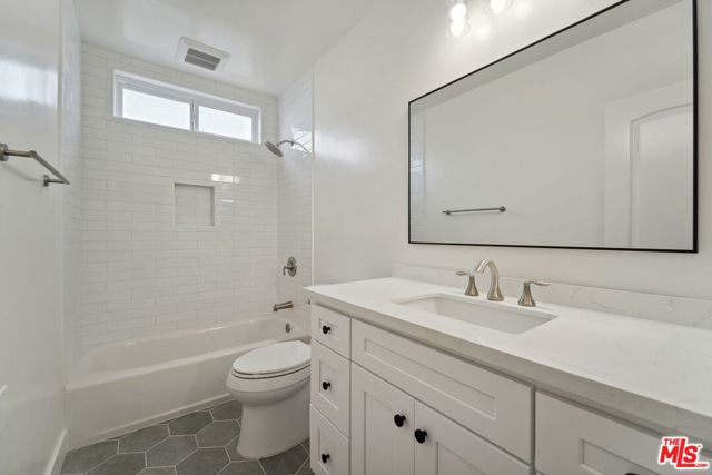 1133 22nd Street, Santa Monica CA: https://media.crmls.org/mediaz/57dc80c9-e0ce-4c1c-8dab-02e1a87a8a96.jpg