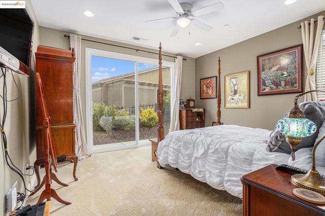 299 Marks Rd, Rio Vista CA: https://media.crmls.org/mediaz/57dcffb5-457a-4d72-b15d-6db70ac09deb.jpg