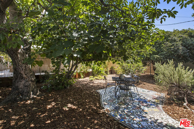3865 Brunswick Avenue, Los Angeles CA: https://media.crmls.org/mediaz/57dde545-03b8-4b76-878f-2e5b07bb86a0.jpg