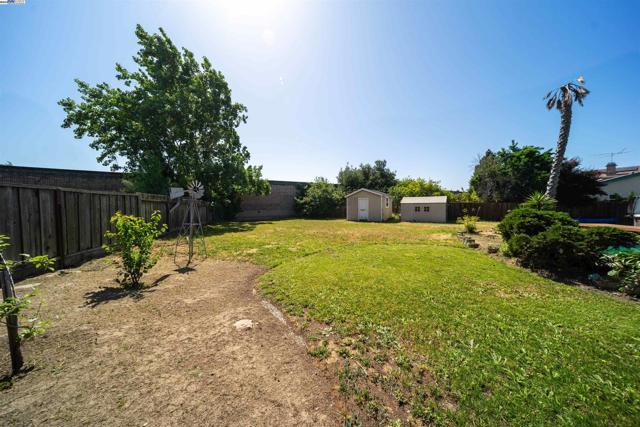 34505 Salinas Pl, Fremont CA: https://media.crmls.org/mediaz/57de8d34-7807-4903-9403-fb70c52aa893.jpg