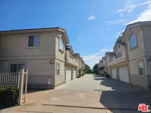 7872 Stewart And Gray Road, Downey CA: https://media.crmls.org/mediaz/57de9786-58c4-492b-a3cf-425d676d2581.jpg