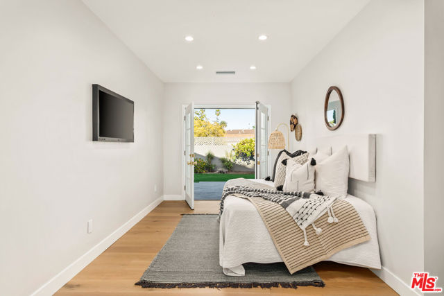 4240 Chase Avenue, Los Angeles CA: https://media.crmls.org/mediaz/57de9d0e-973a-4b88-b748-ce3ffc44c82f.jpg