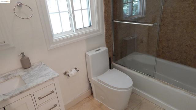 108 Green St, Martinez CA: https://media.crmls.org/mediaz/57dec42b-cfa9-4875-9e9e-f470eb8bed11.jpg