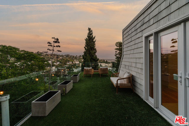 2261 Vasanta Way, Los Angeles CA: https://media.crmls.org/mediaz/57def0d9-911b-44a5-bc21-07aa6dd04999.jpg