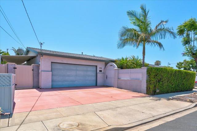 3981 Hatton St, San Diego CA: https://media.crmls.org/mediaz/57dfbf8f-4b33-4e18-89b4-c95f8cdfd132.jpg