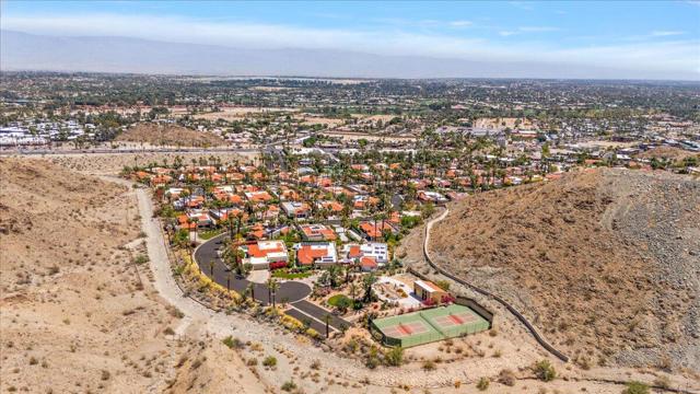11 Vista Loma Drive, Rancho Mirage CA: https://media.crmls.org/mediaz/57dfe58a-b493-4009-9675-cf61d264ae68.jpg