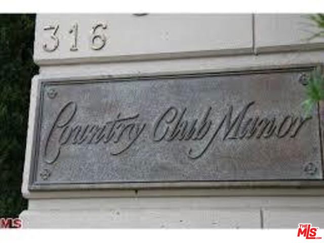 316 N Rossmore Avenue, Los Angeles CA: https://media.crmls.org/mediaz/57e04a1b-5d37-4110-8888-7264cbb4c63f.jpg