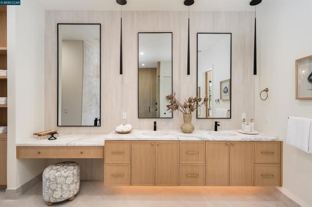 238 Cameo Dr, Danville CA: https://media.crmls.org/mediaz/57e06243-b08d-44b5-8571-9070d1afb871.jpg