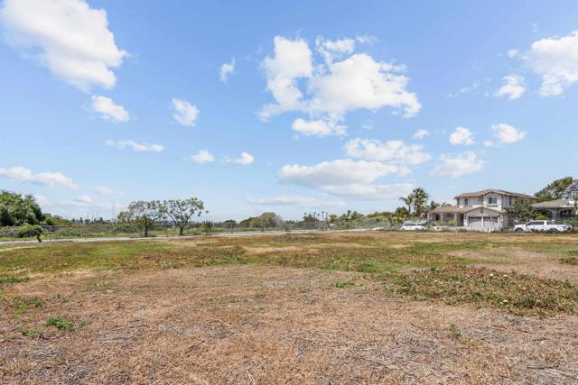 1587 Triton St, Carlsbad CA: https://media.crmls.org/mediaz/57e0663a-ebc7-4fc3-8e9e-e22643501e77.jpg