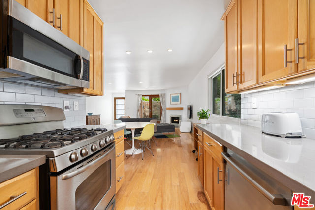 2016 Euclid Street, Santa Monica CA: https://media.crmls.org/mediaz/57e06bcb-9d42-4702-908b-ddf04a73ce71.jpg