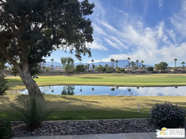 41387 Princeville Lane, Palm Desert CA: https://media.crmls.org/mediaz/57e19b94-9555-4088-9e3f-9e9677759680.jpg