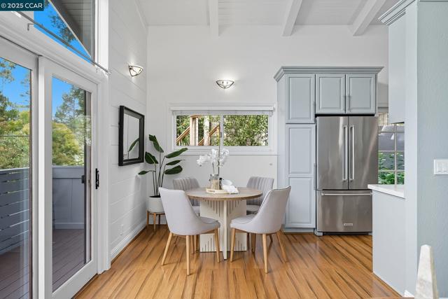 50 Brookwood Rd, Orinda CA: https://media.crmls.org/mediaz/57e1cd1c-5a65-45b8-908a-274c169dee11.jpg