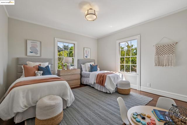 612 Longridge Rd, Oakland CA: https://media.crmls.org/mediaz/57e1e076-c48c-4f0d-a2c0-bdca062c4580.jpg
