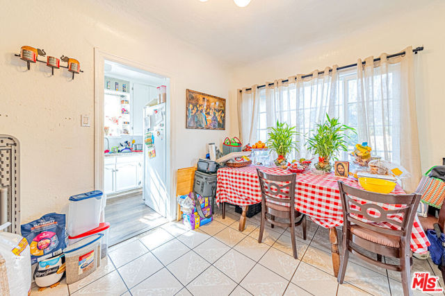 1618 S Burnside Avenue, Los Angeles CA: https://media.crmls.org/mediaz/57e20536-654c-421b-864c-0d5e7880fcf1.jpg