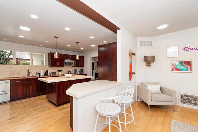 2030 E Amado Road, Palm Springs CA: https://media.crmls.org/mediaz/57e27bc8-bd9f-4660-934b-8c7182ea4fcb.jpg